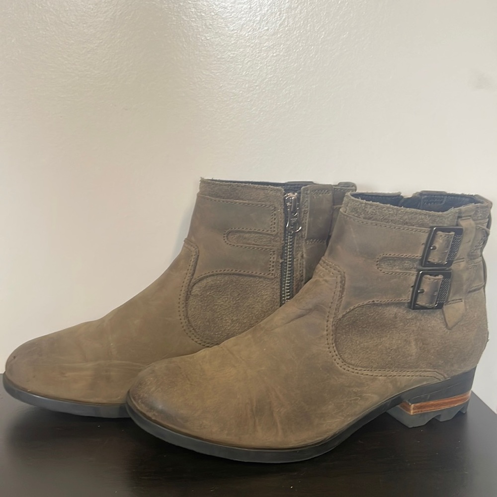 New Sorel leather and suede ankle boots - great buckle detail.